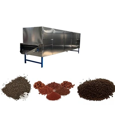 Dai da mangiare ai pesci con la macchina per pellet